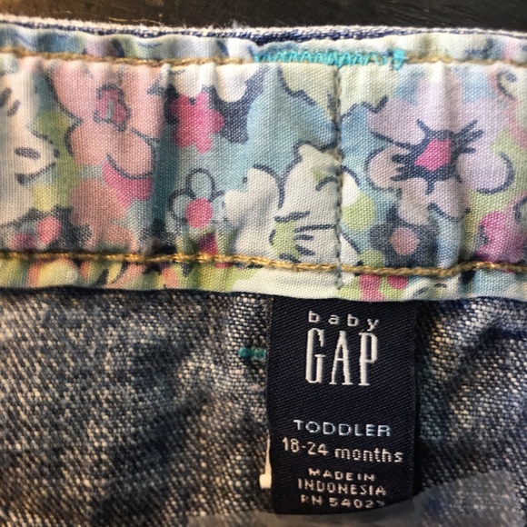 Adorable Baby Gap Denim Skirt with Embellishments - Picture 2 of 8